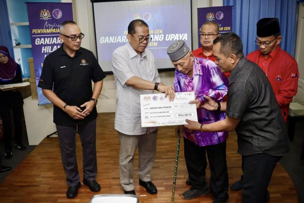 MAJLIS PENYERAHAN GANJARAN FAEDAH HILANG UPAYA (GHU) BAGI DAERAH MUAR, JOHOR