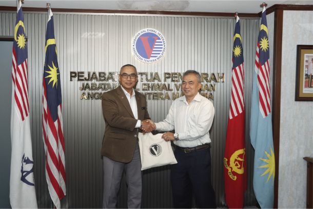KUNJUNGAN HORMAT KARISMA HUMANITARIAN OUTREACH MISSION (KHOM) KE ATAS KETUA PENGARAH JHEV ATM
